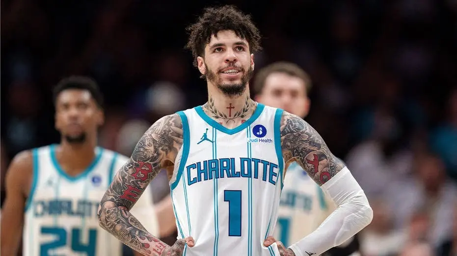 Ana Montana, namorada de LaMelo Ball, foi detida em North Carolina com acusações de drogas pesadas. A investigação apon…