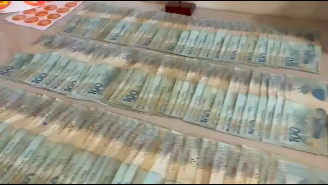 R$ 12 mil em espécie com dois homens presos em São Benedito, Ceará, suspeitos de compra de votos. Essa movimentação mos…