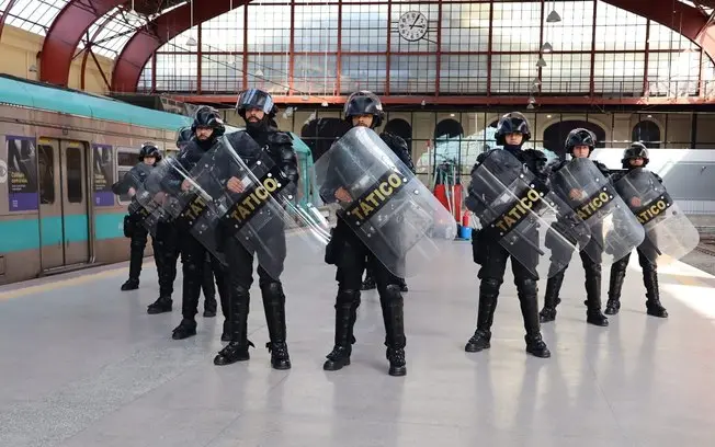 Equipe Tática reforça a segurança em trens e metrô de São Paulo, atuando em linhas como 4-Amarela e 8-Diamante, especia…