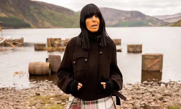 Claudia Winkleman, apresentadora do programa, teve seus figurinos restringidos a não usar joias barulhentas ou tecidos …