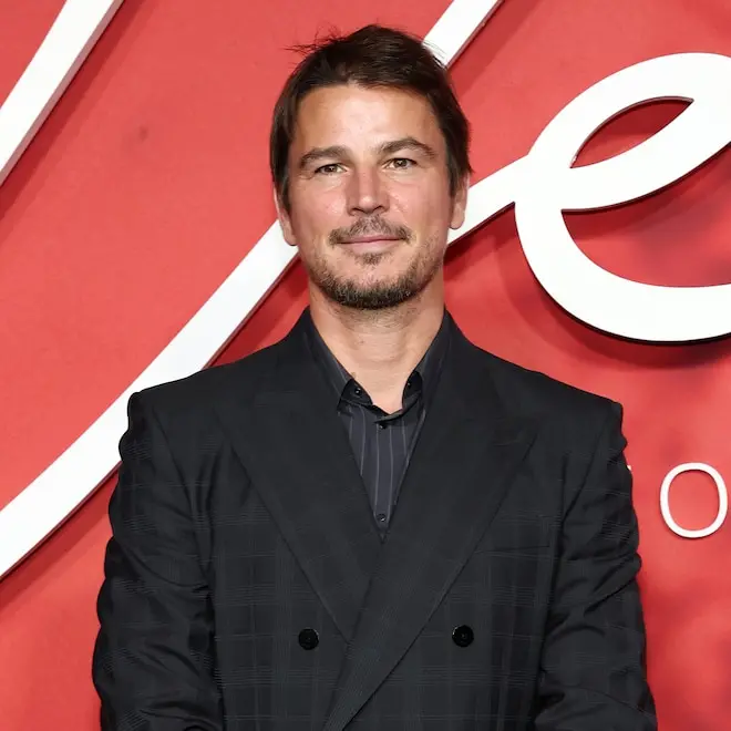 Josh Hartnett revelou que seus quatro filhos ainda nunca assistiram a nenhum dos seus filmes. É um retrato singelo de c…