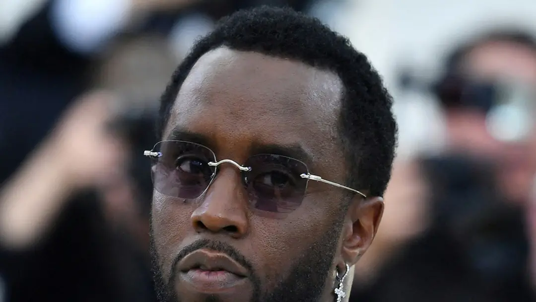 Diddy voltando para a unidade de detenção especial no FCI Fort Dix. Depois de um tempo com condições melhores, ele volt…