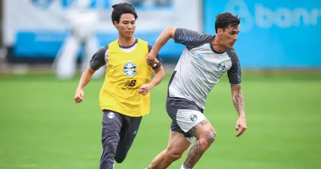 Tenshiro Takasaki, do Machida Zevia, treinou com o Grêmio na quarta-feira em Porto Alegre, participando de um jogo-trei…