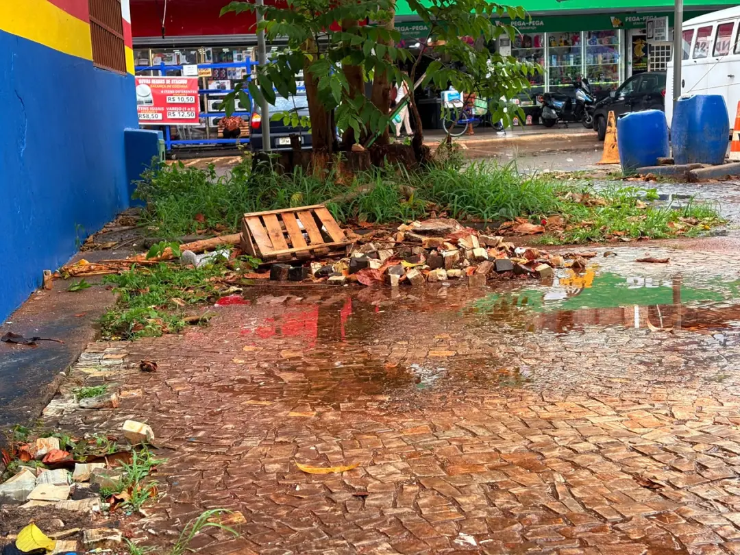 Taguacenter, polo comercial de Taguatinga, sofre com calçadas quebradas e falta de vagas. O plano de requalificação, ap…