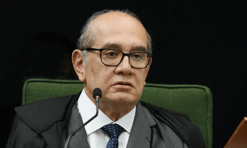 Gilmar Mendes homenageou Fachin pelo primeiro ano de presidente do STF, mas criticou indiretamente Mendonça por vazamen…