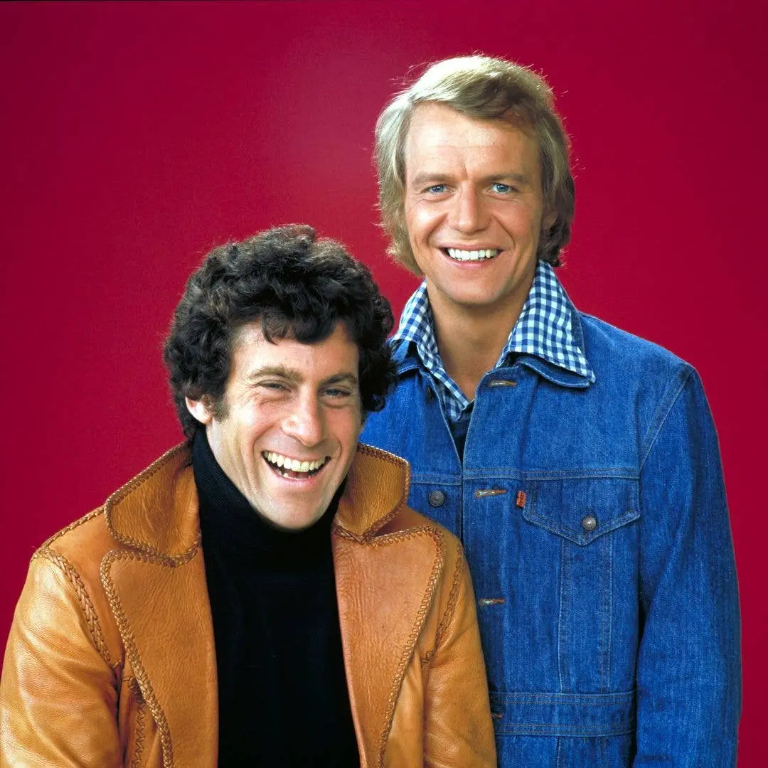 Paul Michael Glaser, ator de Starsky & Hutch, apareceu 50 anos após o papel principal como Detetive David Starsky. Um í…