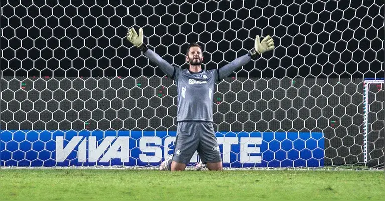 Marcelo Rangel, goleiro do Remo, pode renovar por três temporadas com um plano de carreira, que pode incluí-lo como pre…