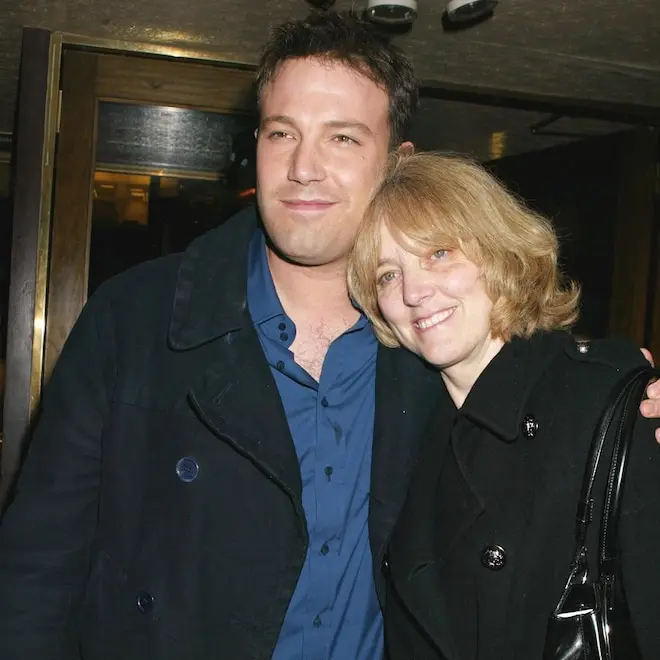 Ben Affleck fala sobre a perda de pai, Timothy, em abril e de mãe, Chris, em junho. Sentir a ausência de quem nos suste…