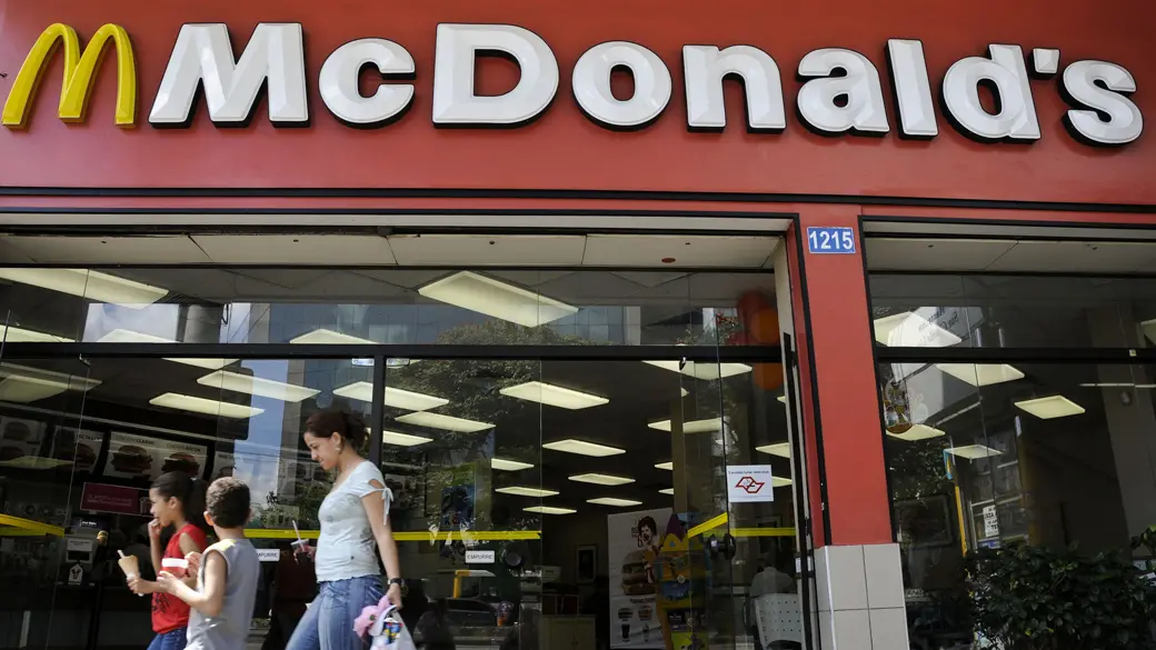Dados de vendas direcionam preços dos sanduíches no McDonalds usando inteligência artificial. A pressão sobre os franqu…