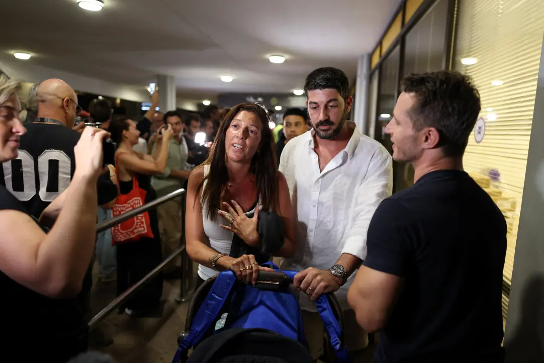 Shota Musaieb gravou o momento em que o voo de Dubai para Tel Aviv começou a descer sem explicação. Assustador ver como…