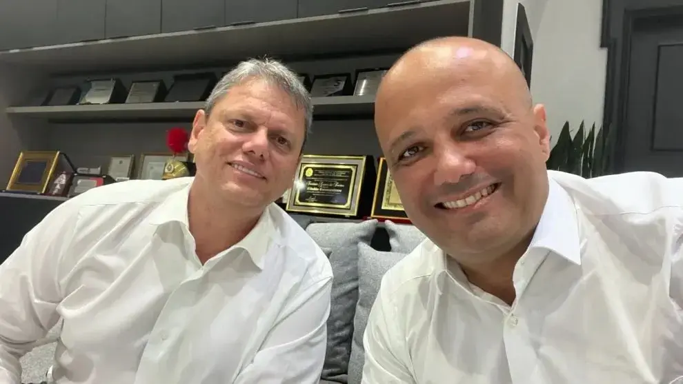Tarcísio de Freitas deu apoio a Vitor Hugo para deputado federal em Goiás, destacando a experiência dele no Exército e …