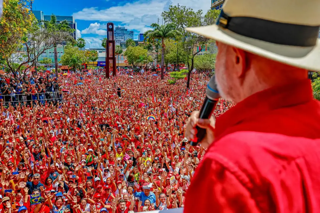 Lula foca a comunicação em espaços controlados e entrevista, evitando debates abertos. Isso pode custar caro à estratég…