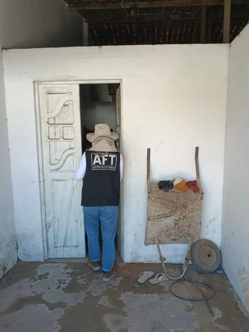 17 trabalhadores foram resgatados de condições análogas à escravidão em obras de pavimentação em Alagoas. A falta de ág…
