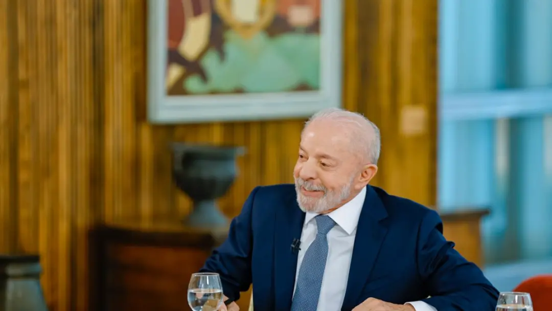 Lula terá entrevista no Flow dia 1º de outubro, dia do debate da Globo, já que a campanha avalia a pulverização de dire…