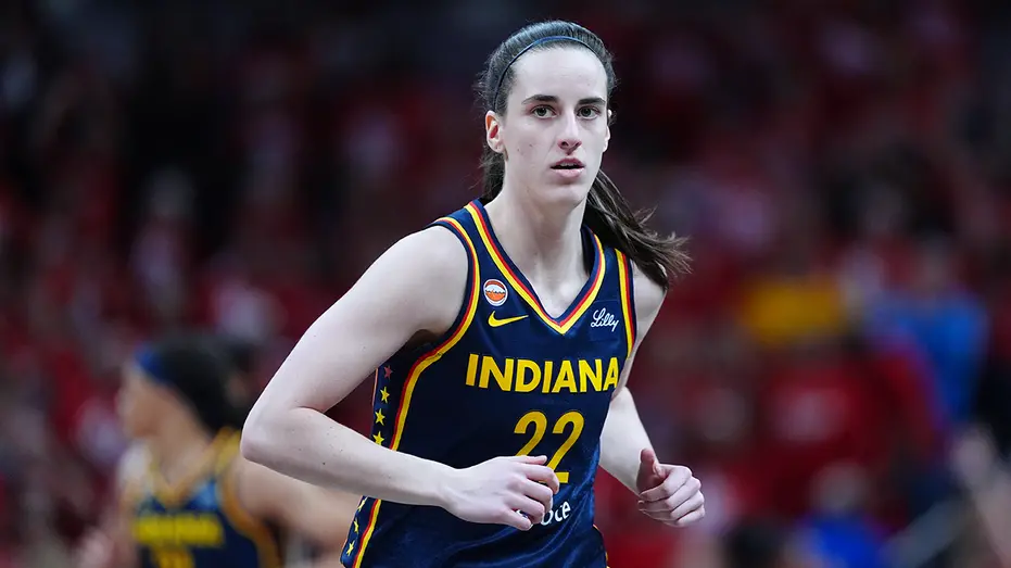 Caitlin Clark jogou 27 pontos e 15 assistências na vitória do Indiana Fever, mesmo vomitando no intervalo da partida co…