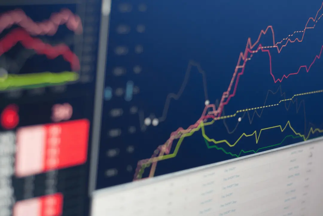 Indicador de Incerteza da Economia da FGV caiu 0,9 ponto em setembro, mas tá em 110,8 pontos, ainda bem alto. Essa qued…