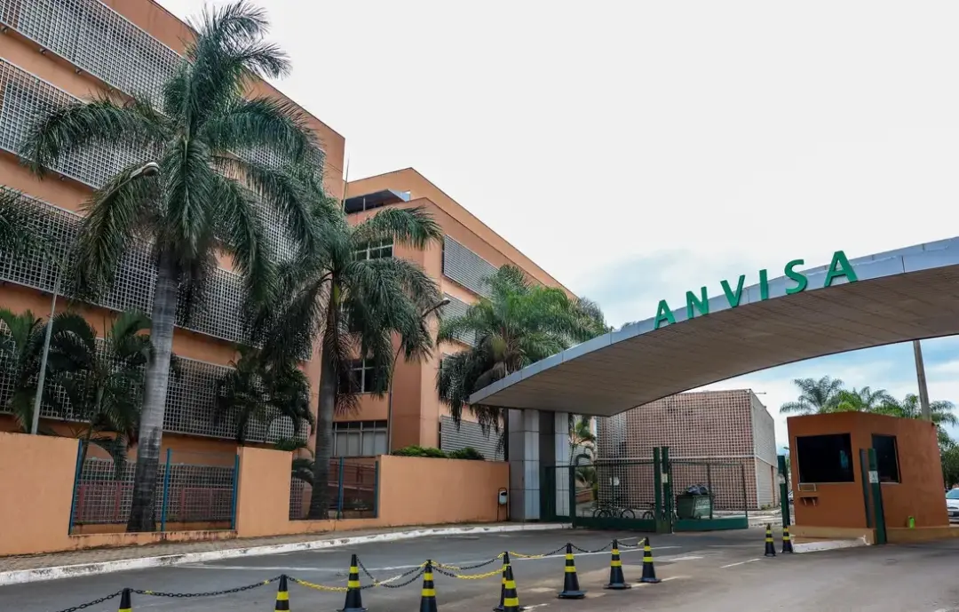Anvisa aprovou o Arpraziquantel, um remédio para esquistossomose, para crianças de 3 meses a 6 anos. É uma doença negli…
