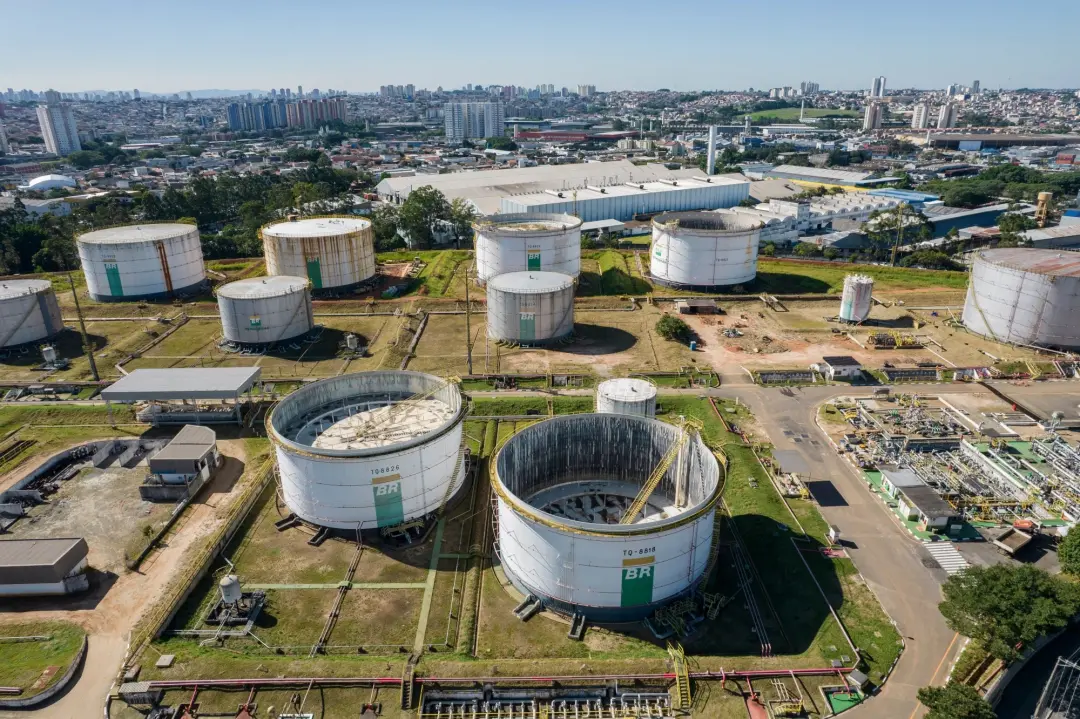 R$ 14,2 bilhões em subvenção aos combustíveis, sendo 85,6% destinados à Petrobras, segundo a ANP. Essa concentração gig…