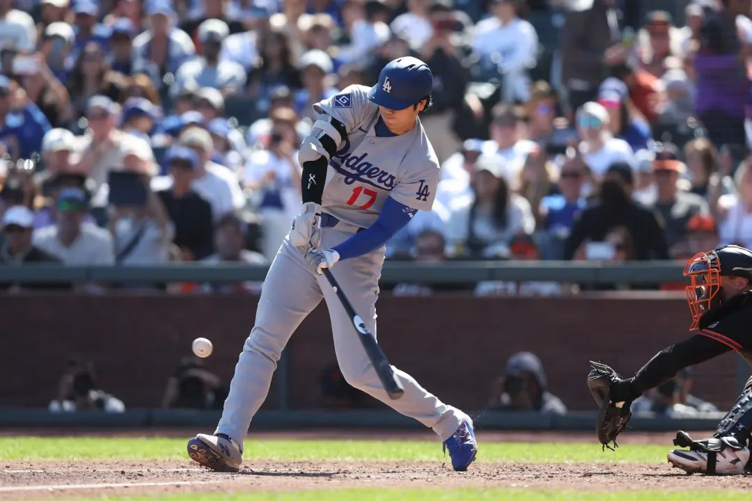 Sling oferece preços acessíveis e todos os canais mostram os jogos dos playoffs da MLB. Acesso a todo o pós temporada s…