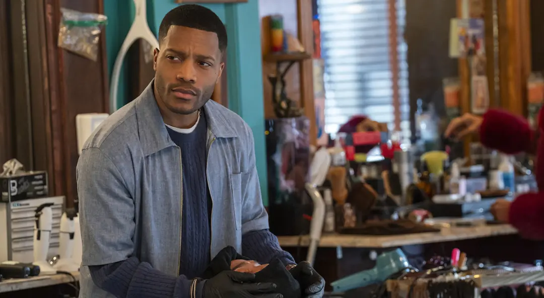 Jermaine Fowler estreia na comedia Barbershop, que chega ao Prime Video com oito episódios em 10 de fevereiro. O fato é…