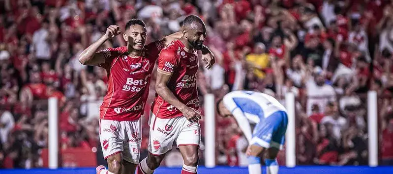 Vila Nova na liderança da Série B com 41% de chance de título, segundo a UFMG. A projeção também aponta 58,3% de probab…