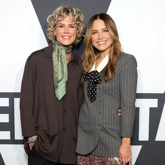 Sophia Bush e Ashlyn Harris têm uma sintonia que parece ser só pensamento para manter a paz. A própria Ashlyn Harris fa…