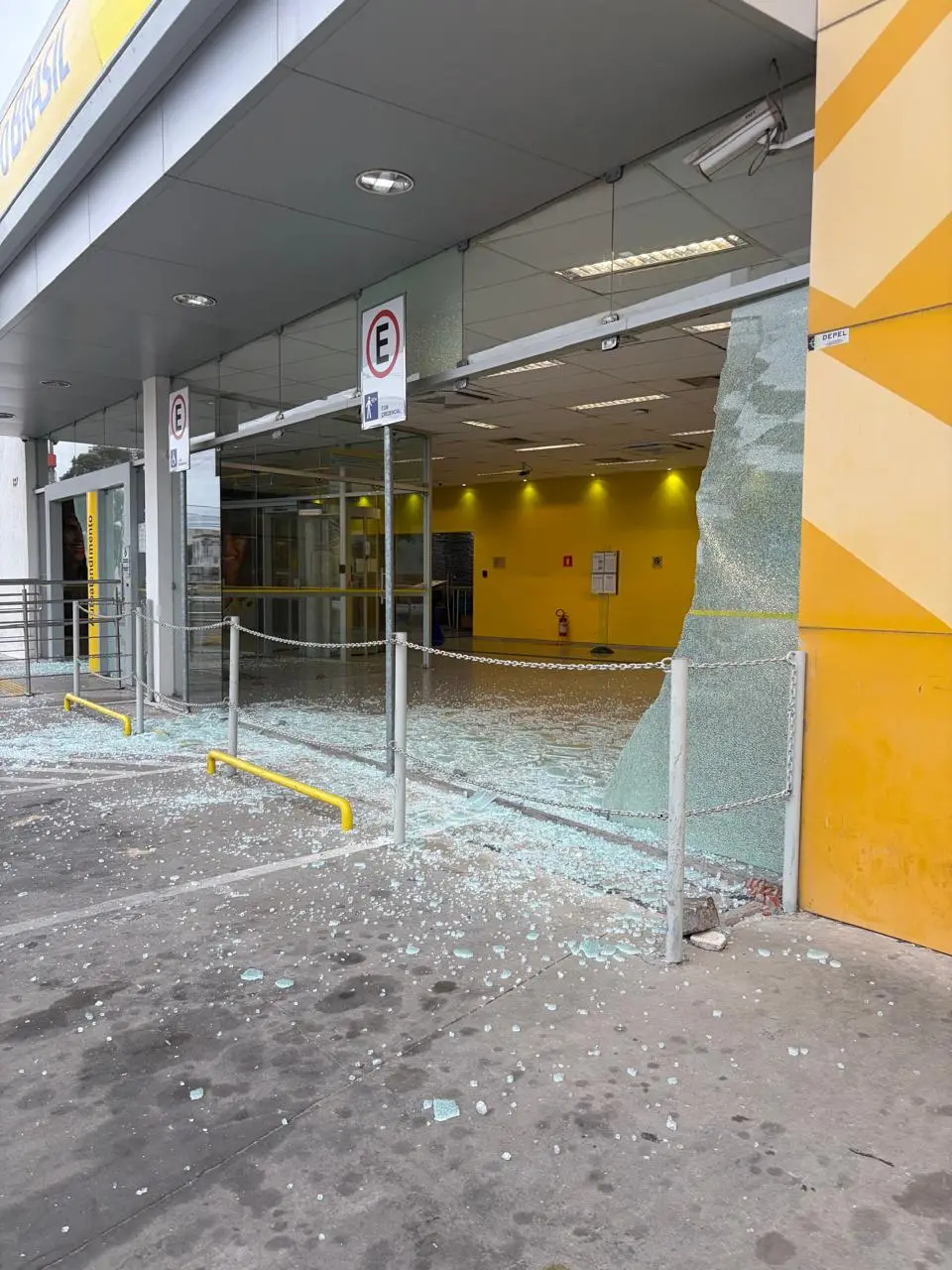 Agência do Banco do Brasil em Petrolina amanheceu com portas quebradas. A Guarda Civil Municipal prendeu o suspeito na …