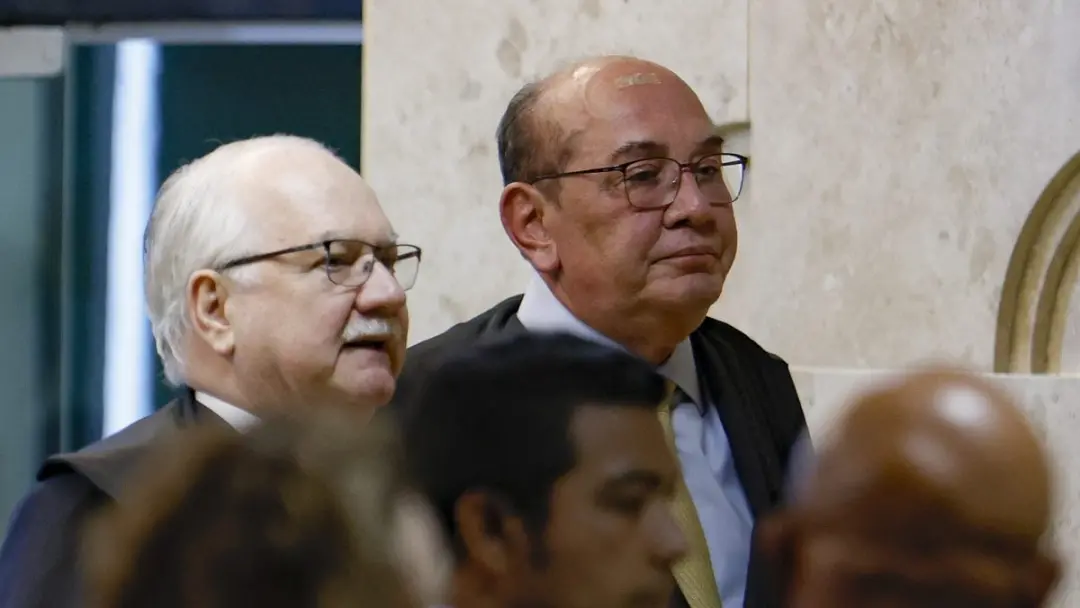 Gilmar Mendes criticou a condução das investigações em homenagem a Fachin, afirmando que não houve uso político-eleitor…