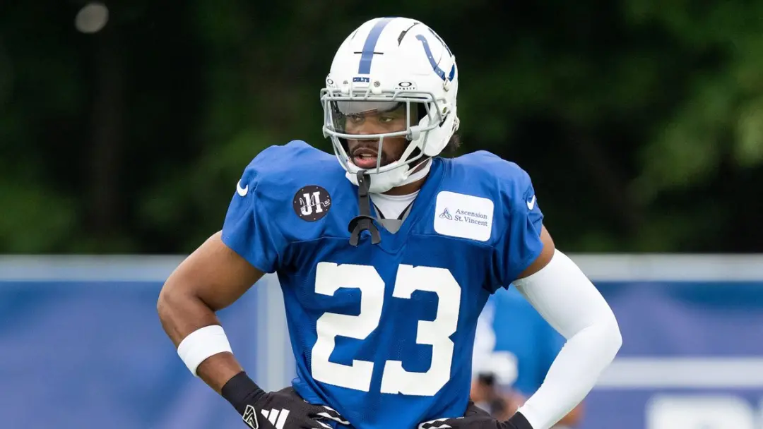 Kenny Moore II foi escalado para o time titular dos Eagles, movimentação que parece ter sido uma jogada para impedir qu…