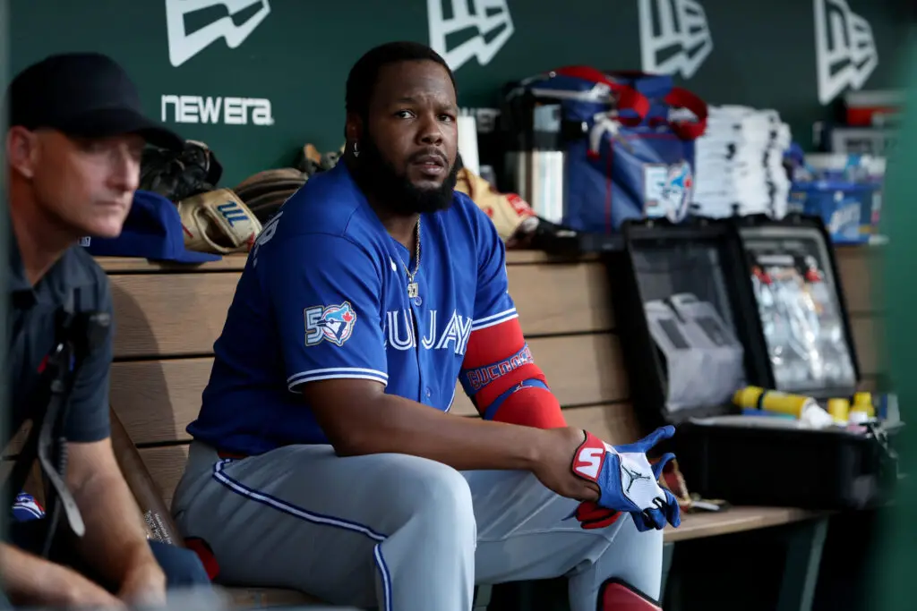 Guerrero Jr. teve a pior temporada ofensiva da carreira, terminando com .260/.332/.356 na temporada 2026. O GM Ross Atk…
