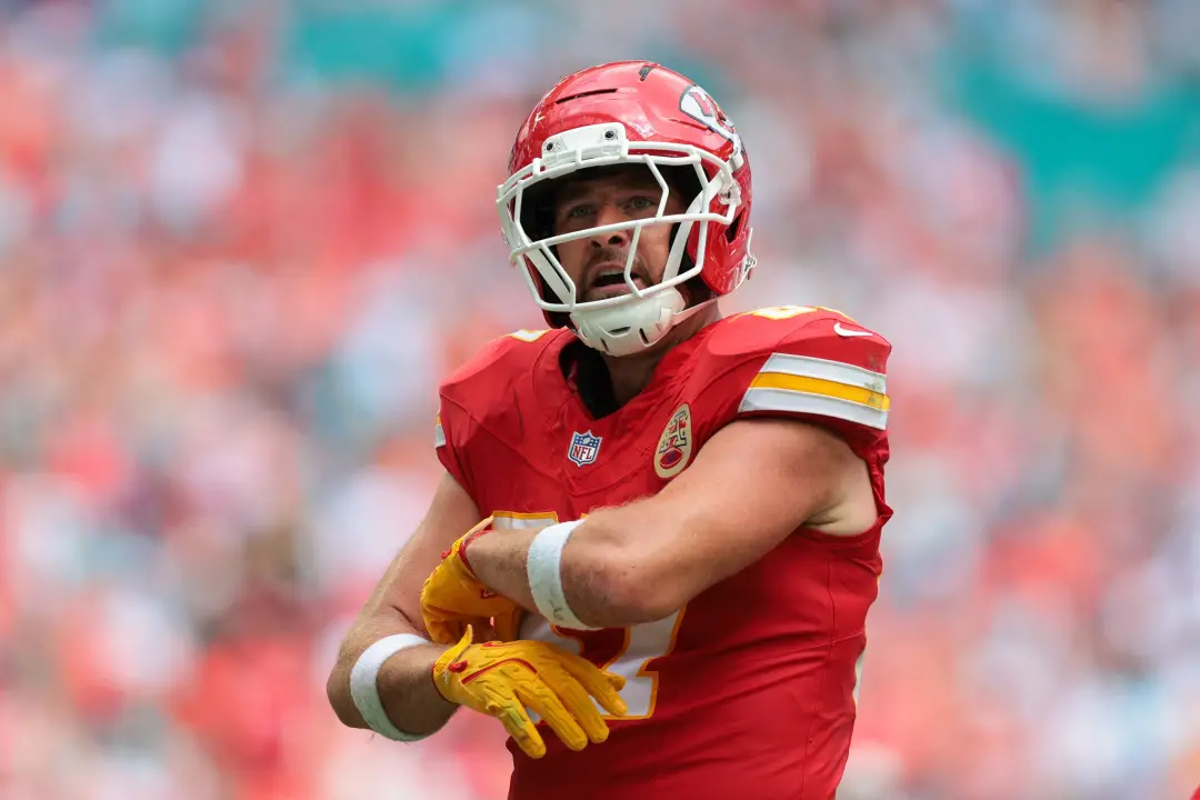 Kelce deu camisa para Bowe no Arrowhead Stadium depois da vitória do Chiefs sobre os Colts. O respeito que ele expresso…