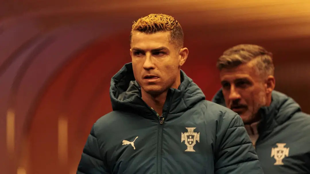Cristiano Ronaldo ficou visivelmente irritado após ser deixado como substituto não usado contra a Noruega. A mudança no…