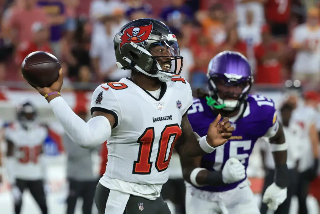 Jalon Daniels, novato dos Buccaneers, falou sobre seu estilo de liderança, dizendo que deve ser o termostato e não o te…