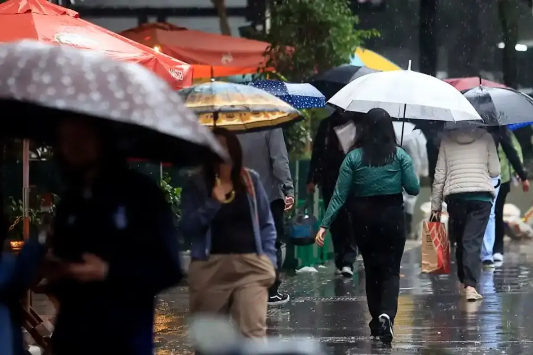 Aviso laranja do Inmet alerta para tempestades no Centro-Oeste, Sudeste e Paraná, enquanto o calor extremo persiste em …