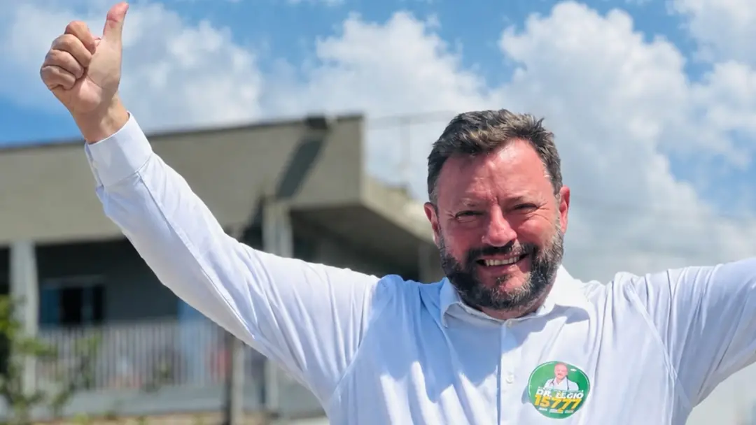 R$ 10 trilhões doados ao candidato Elcio Kuhnen em Santa Catarina. Esse valor, o maior registrado de pessoa física, dem…