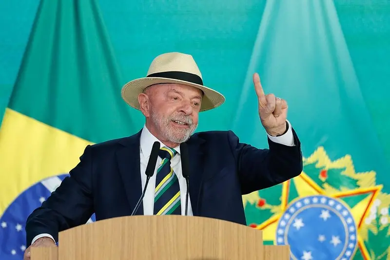 Lula disse que o fim da escala 6 por 1 será aprovado ainda este ano. Eu entendo a importância da mudança no trabalho, m…