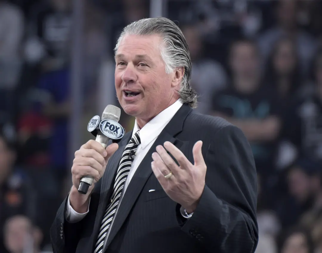 Barry Melrose, analista de hóquei, recebeu homenagem emocional da ESPN no início da temporada 2026-27 da NHL. A partida…