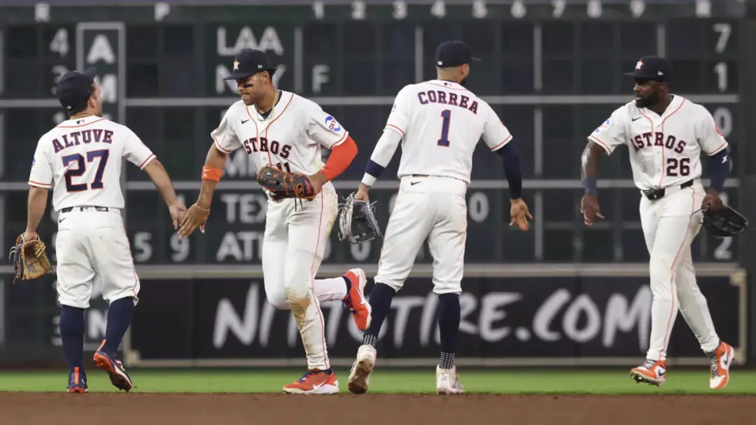 Bennett Sousa, arremessador dos Astros, ficou bem irritado porque os torcedores em Houston o xingaram durante a derrota…