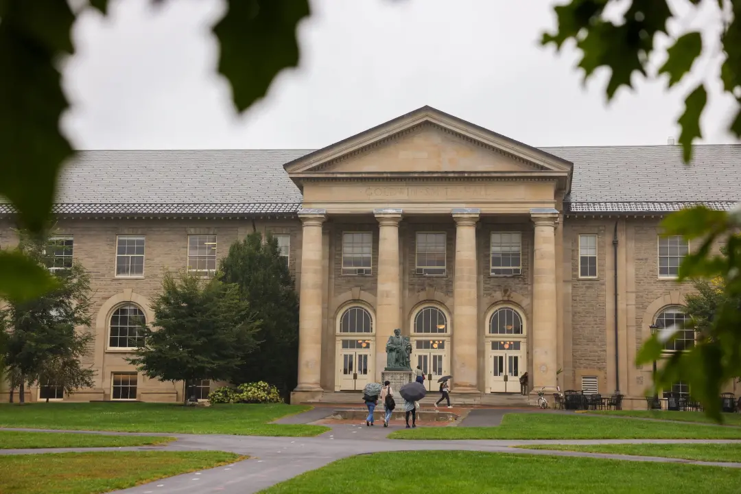 Universidade de elite nos Estados Unidos: estudante teria sido drogada e violada por sete alunos em um caso de dois ano…