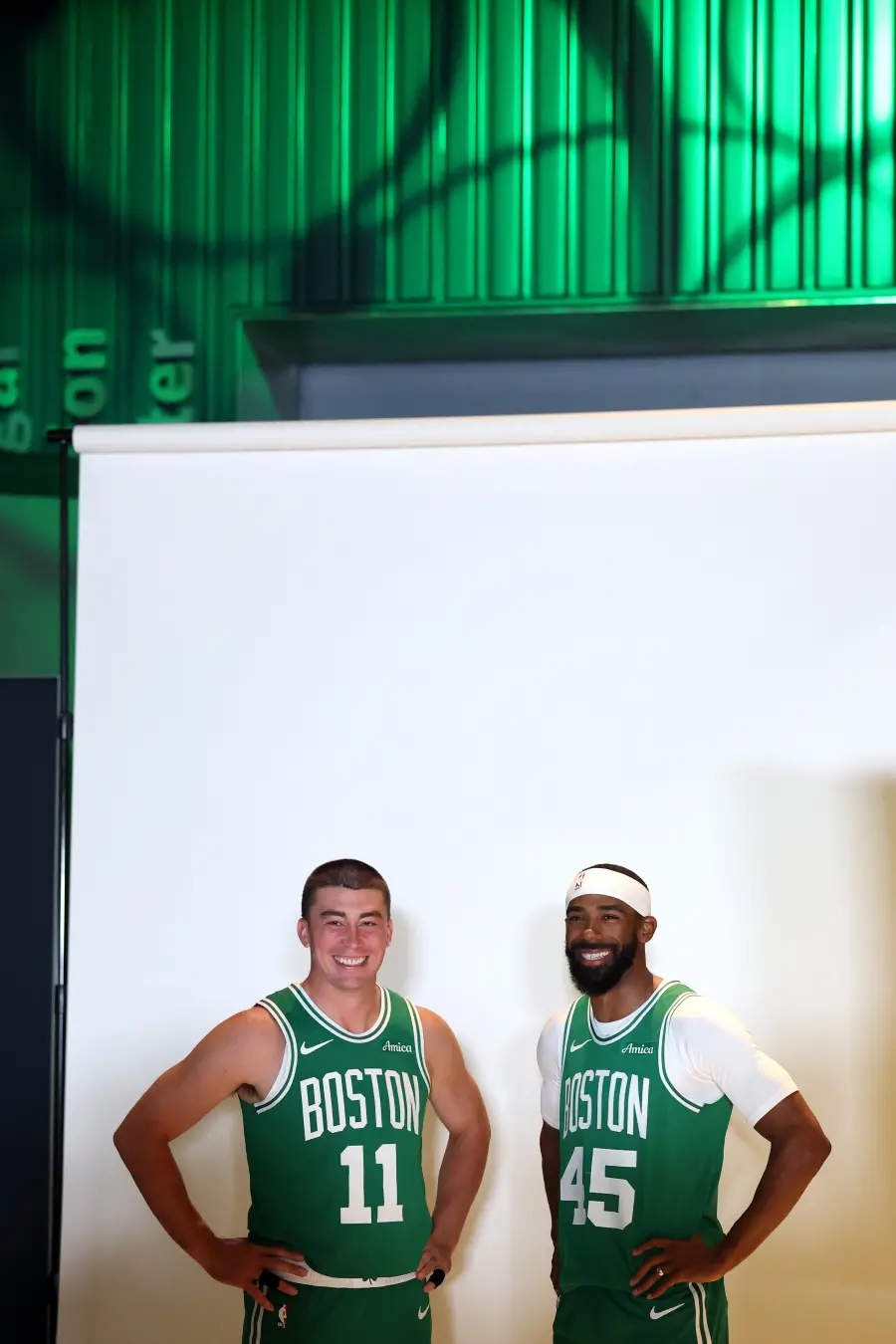Pritchard e Conley treinando juntos no acampamento dos Celtics. Os dois armadores pequenos, que são bons arremessadores…