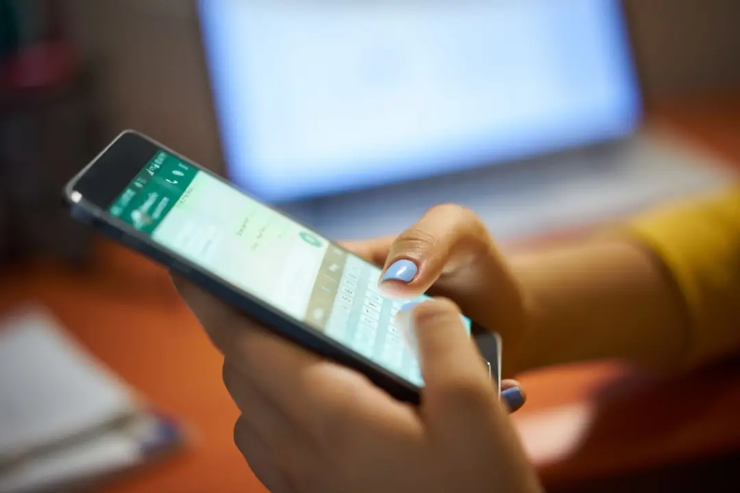WhatsApp lança recursos de controle parental no Brasil para adolescentes. Dá aos responsáveis opções para ver quem pode…