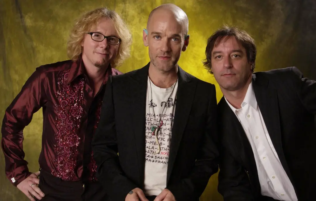 R.E.M. vai relançar o album Reveal comemorando 25 anos, incluindo uma sessão ao vivo inédita de 17 cancoes de 2001. É i…
