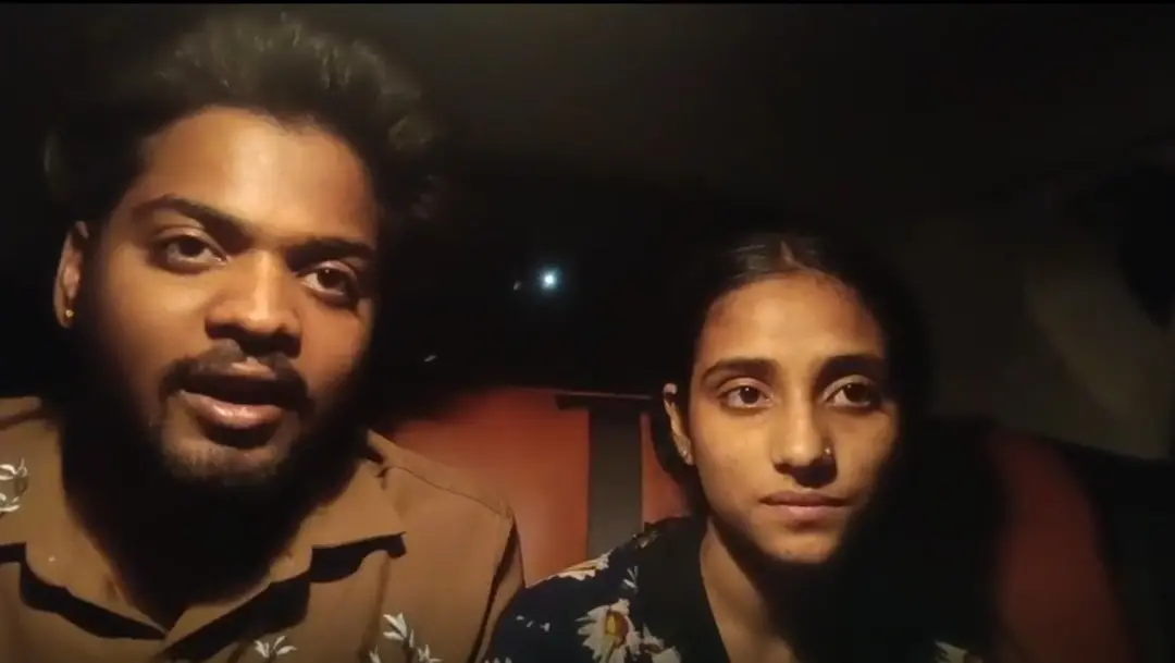 25 segundos de um suposto sequestro em Ujjain, Índia. Uma jovem de 19 anos é levada por um homem, mas depois diz que de…