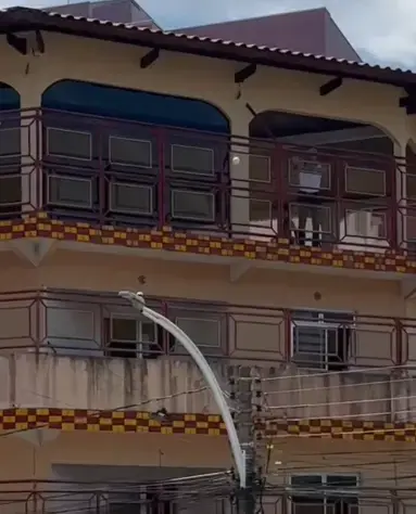 Em Caldas Novas, cinco ovos foram arremessados contra o candidato Rannieri Cavalcanti Lopes durante uma carreata. Essa …