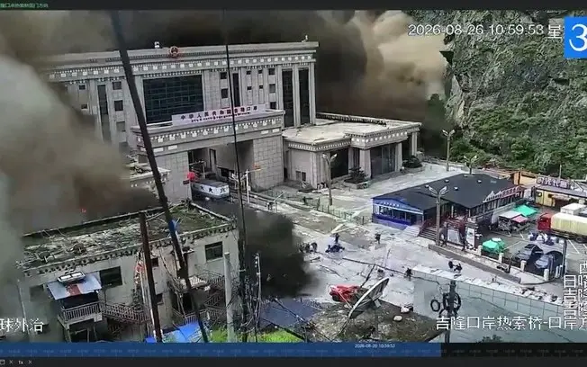 Karishma Tamang, grávida no Nepal, tem se mudado após enchentes que destruíram sua comunidade. A falta de lugar estável…