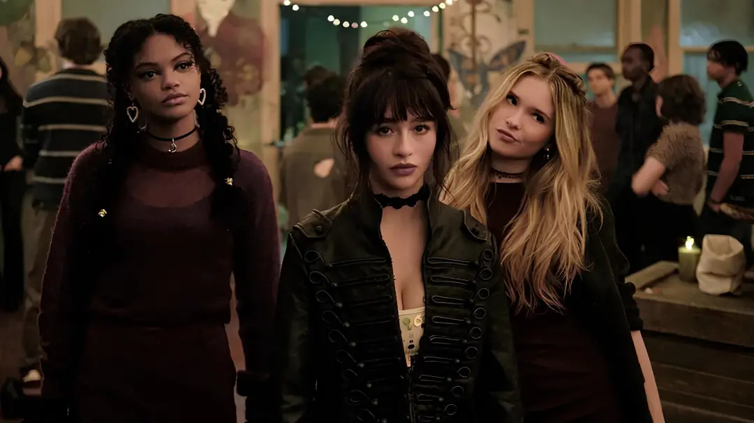 Briar, em Coven Academy, entra num mundo novo com poderes e um triângulo amoroso, chegando em 1 de outubro no Freeform.…