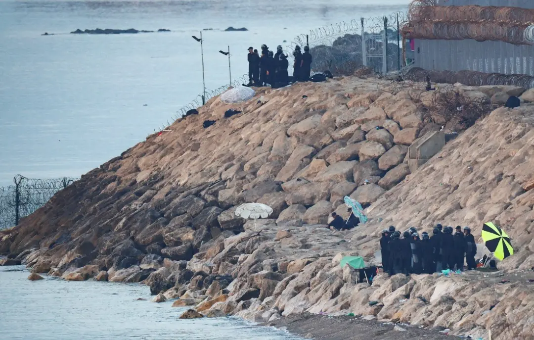 Ceuta. Militares espanhóis seriam acusados de torturar imigrantes, segundo denúncia da Anistia Internacional, com 22 ca…