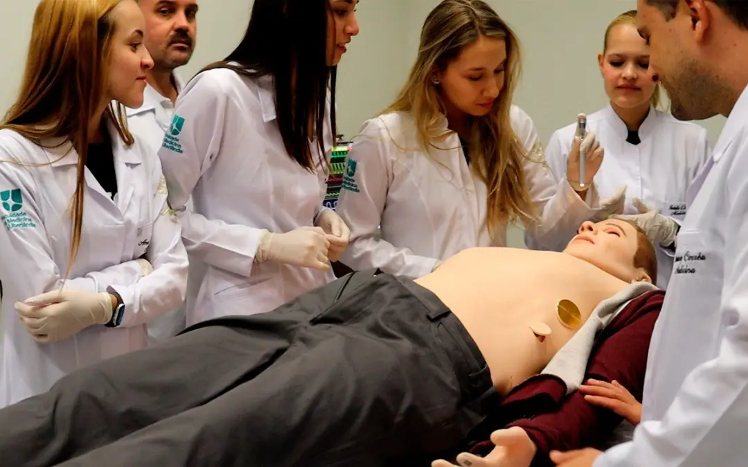 Uberlândia tem estudantes de medicina atuando em saúde pública, já no internato, em Monte Carmelo e Catalão. Isso mostr…