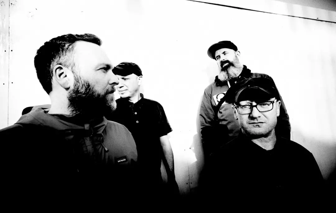 Mogwai lança compilação Happy Tears, com uma faixa nova junto ao Iggy Pop. É legal ver banda com essa trajetória dialog…