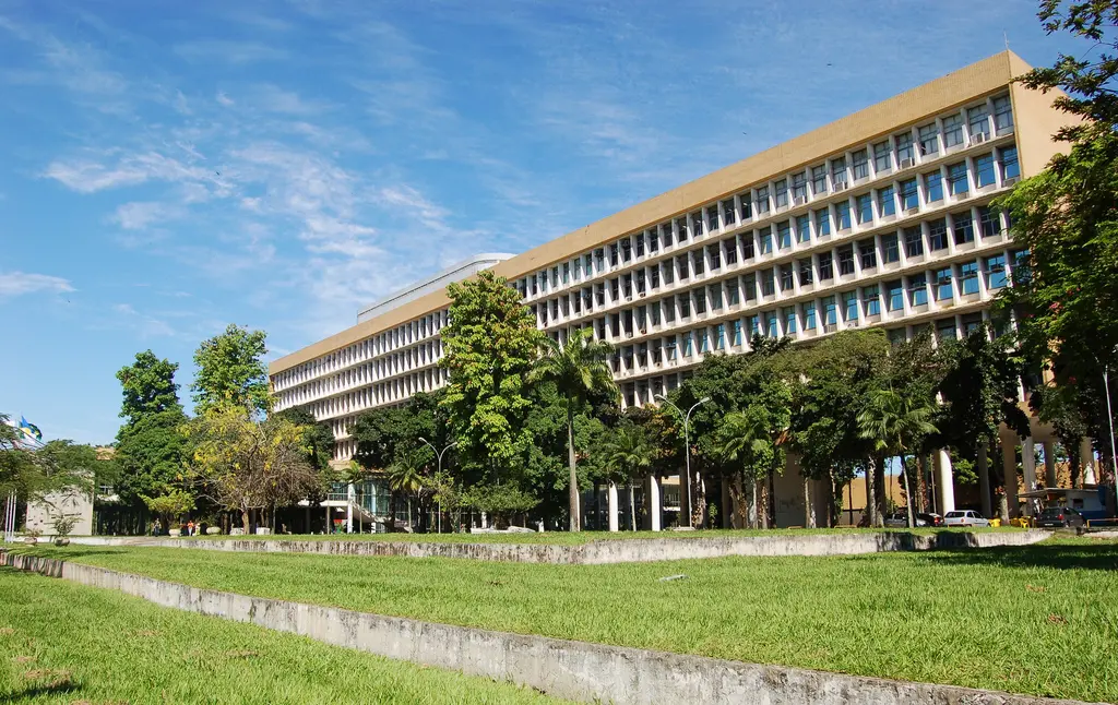 Acervo de Sergio Bernardes, com cerca de 50 mil itens, passa a integrar definitivamente a UFRJ. Esse material, que docu…